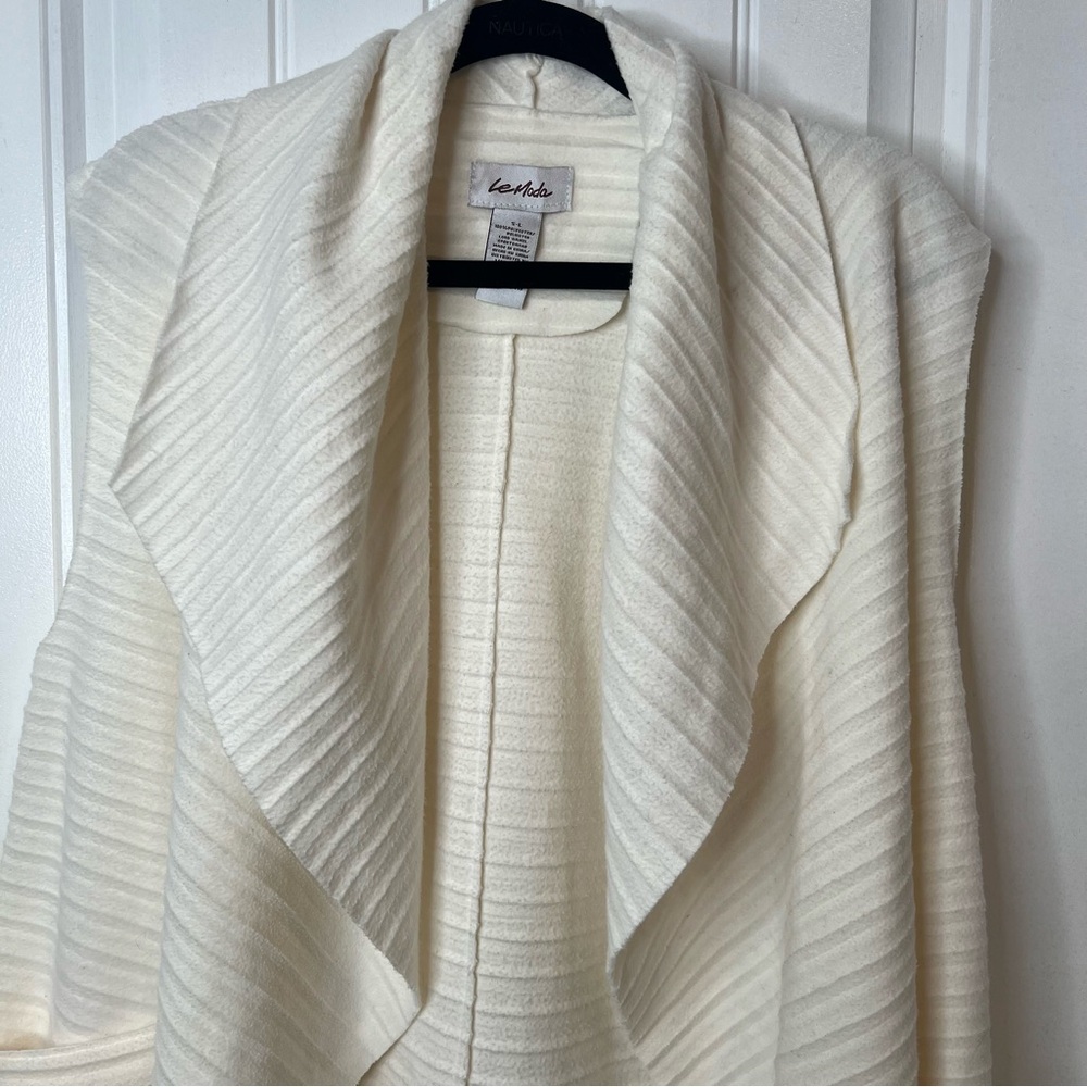 Le Moda Women's Sleeveless Pleated Open Front Fleece Vest Cardigan. Size S-L - Picture 5 of 12